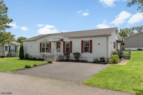 3 Lantern Ln