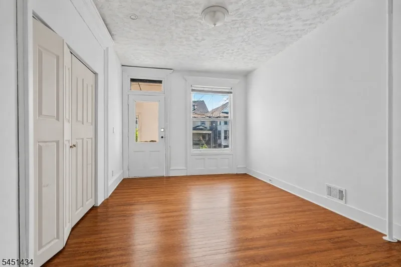 239 17Th Ave Paterson City, NJ 07504