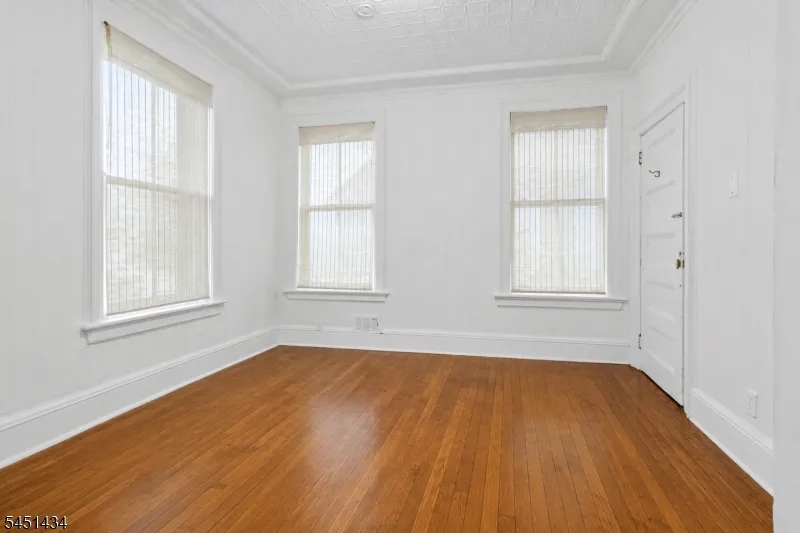 239 17Th Ave Paterson City, NJ 07504