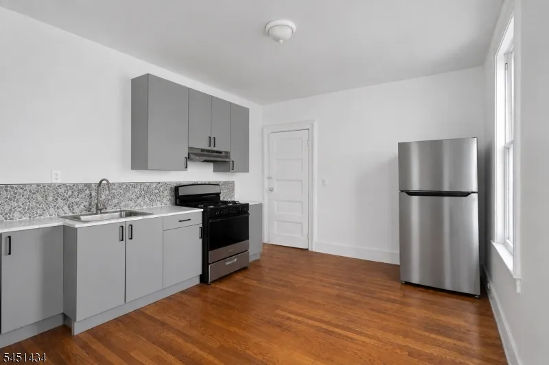 239 17Th Ave Paterson City, NJ 07504