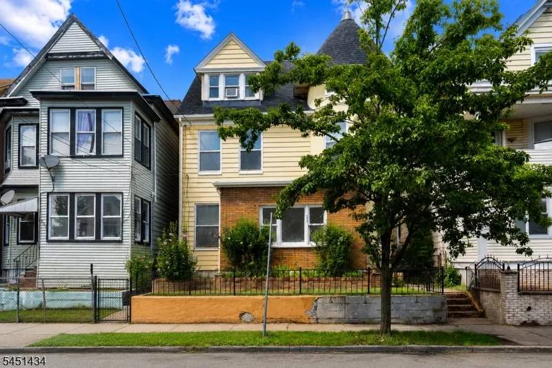 239 17Th Ave Paterson City, NJ 07504