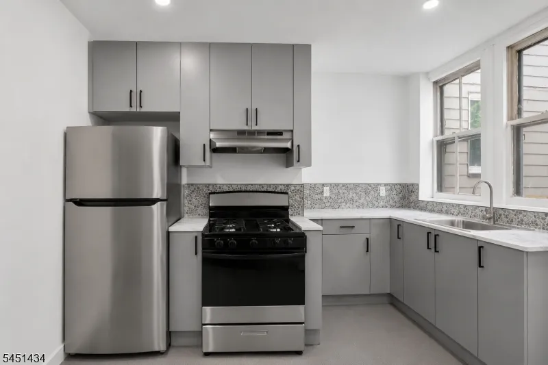 239 17Th Ave Paterson City, NJ 07504