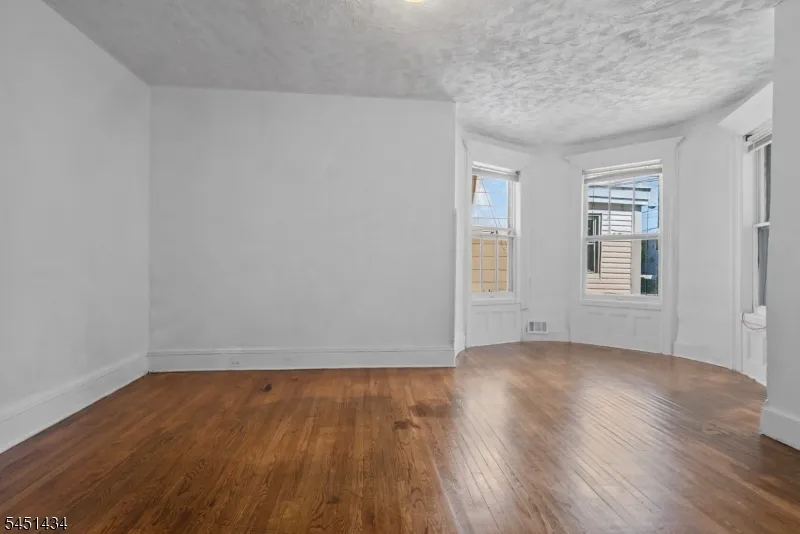 239 17Th Ave Paterson City, NJ 07504