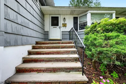 49 Blake Ave