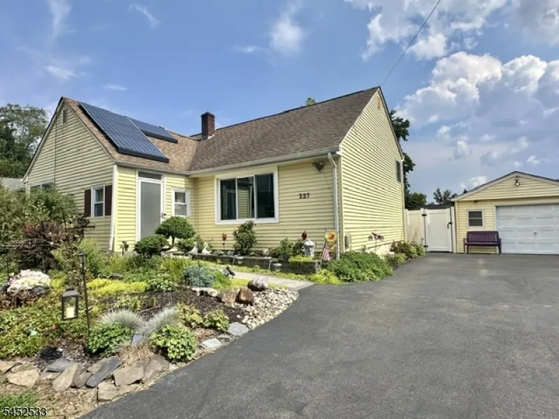 227 Old Stage Rd Spotswood, NJ 08884