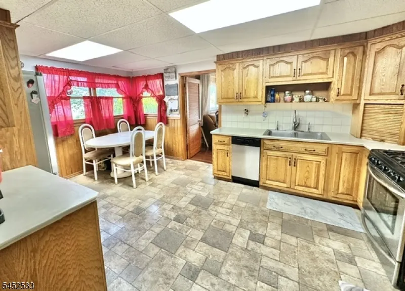 227 Old Stage Rd Spotswood, NJ 08884