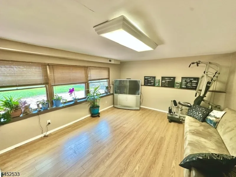 227 Old Stage Rd Spotswood, NJ 08884