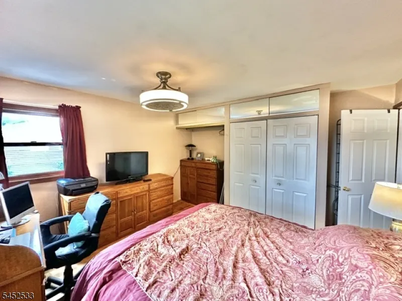 227 Old Stage Rd Spotswood, NJ 08884