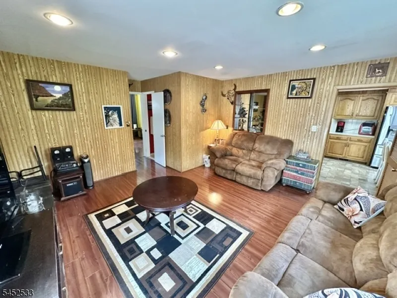 227 Old Stage Rd Spotswood, NJ 08884