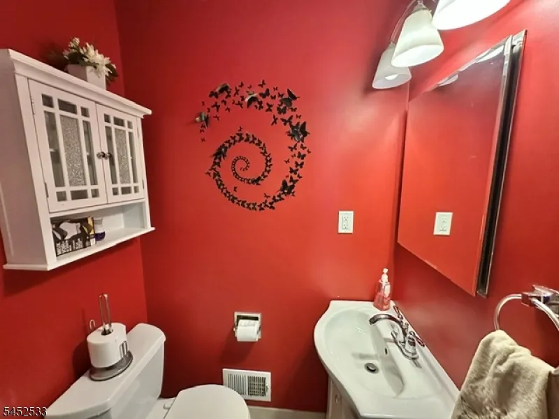 227 Old Stage Rd Spotswood, NJ 08884