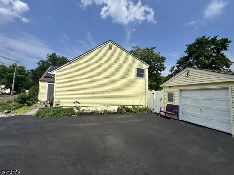 227 Old Stage Rd Spotswood, NJ 08884