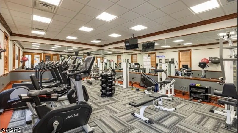 101 Limerick Ln Lopatcong, NJ 08865