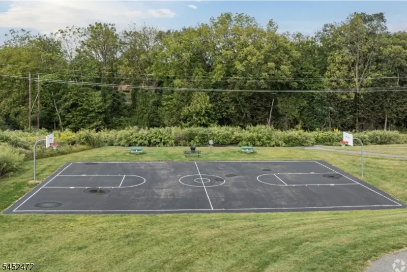 101 Limerick Ln Lopatcong, NJ 08865