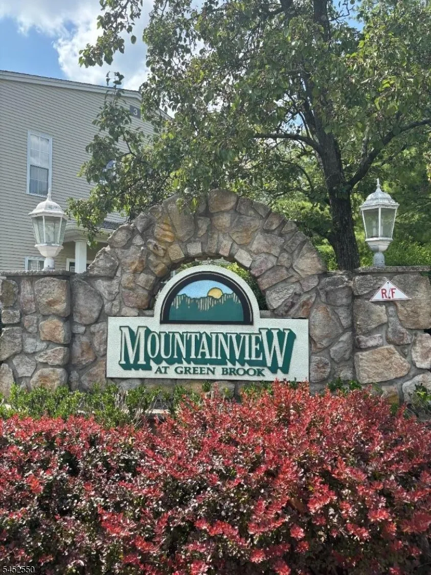 124 Wallace Ct #701 Unit 701 Green Brook, NJ 08812