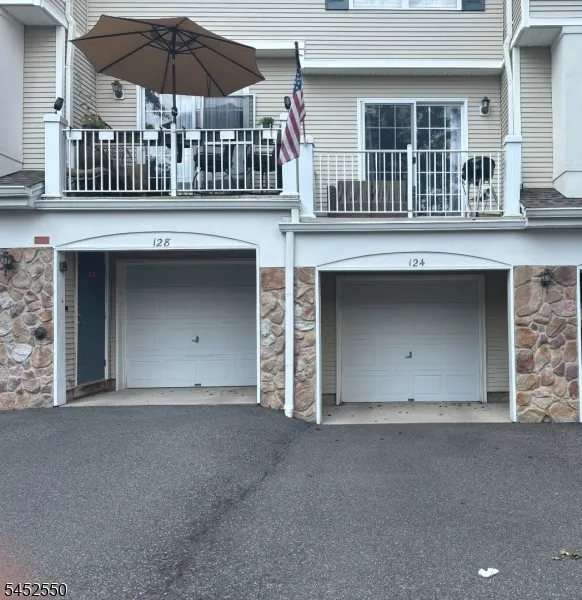 124 Wallace Ct #701 Unit 701 Green Brook, NJ 08812