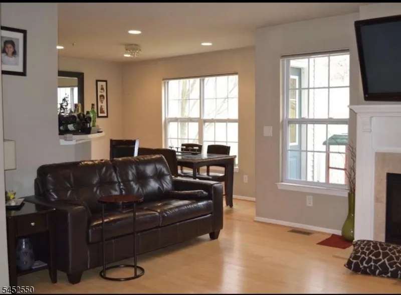 124 Wallace Ct #701 Unit 701 Green Brook, NJ 08812