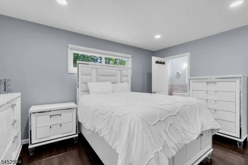 21 John Pl Cedar Grove, NJ 07009
