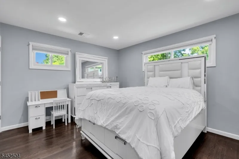 21 John Pl Cedar Grove, NJ 07009