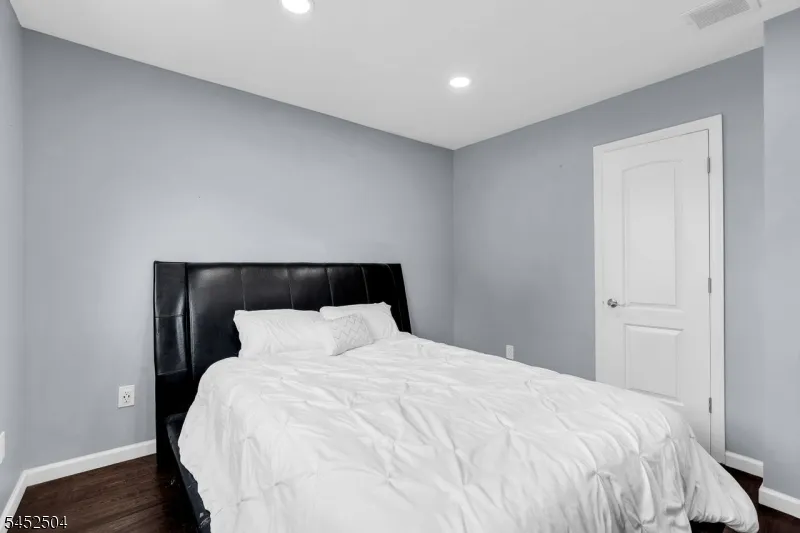 21 John Pl Cedar Grove, NJ 07009