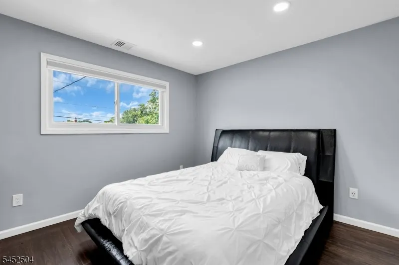 21 John Pl Cedar Grove, NJ 07009