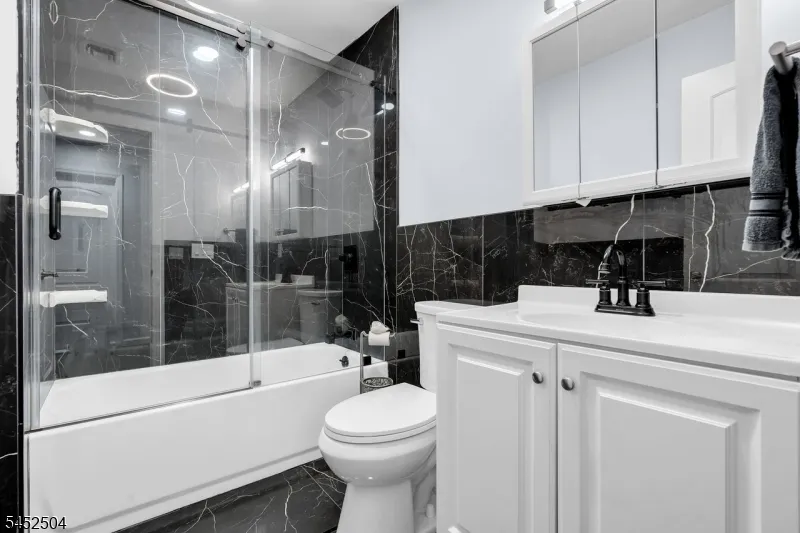 21 John Pl Cedar Grove, NJ 07009