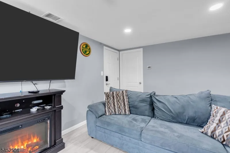 21 John Pl Cedar Grove, NJ 07009