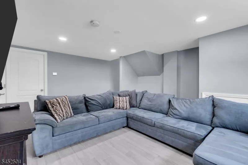 21 John Pl Cedar Grove, NJ 07009