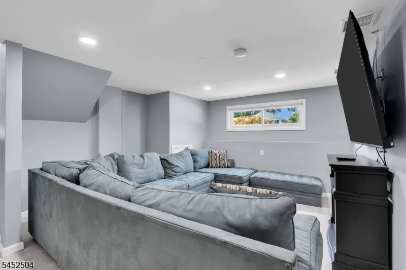 21 John Pl Cedar Grove, NJ 07009