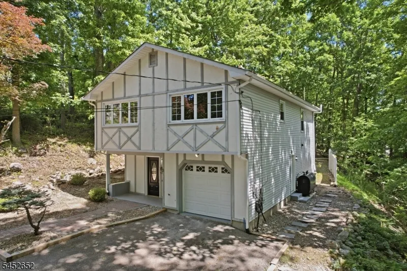 3 Conklin Ave Hopatcong, NJ 07874