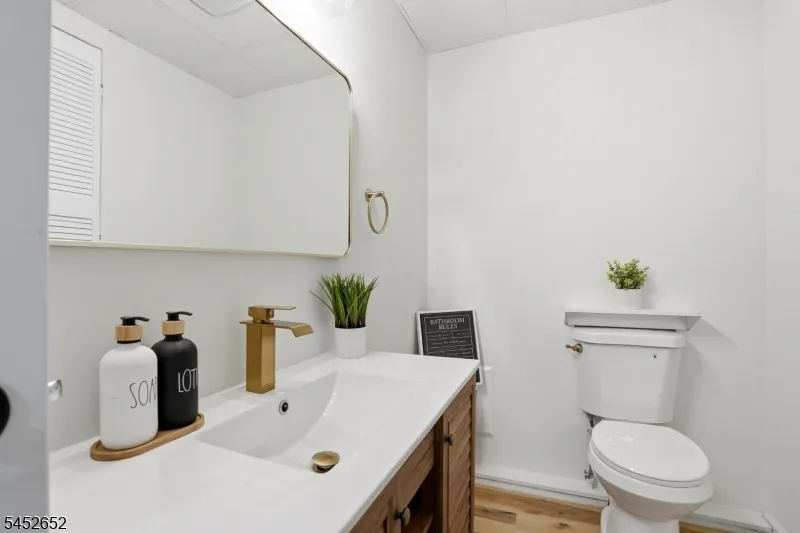 3 Conklin Ave Hopatcong, NJ 07874