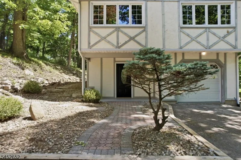 3 Conklin Ave Hopatcong, NJ 07874