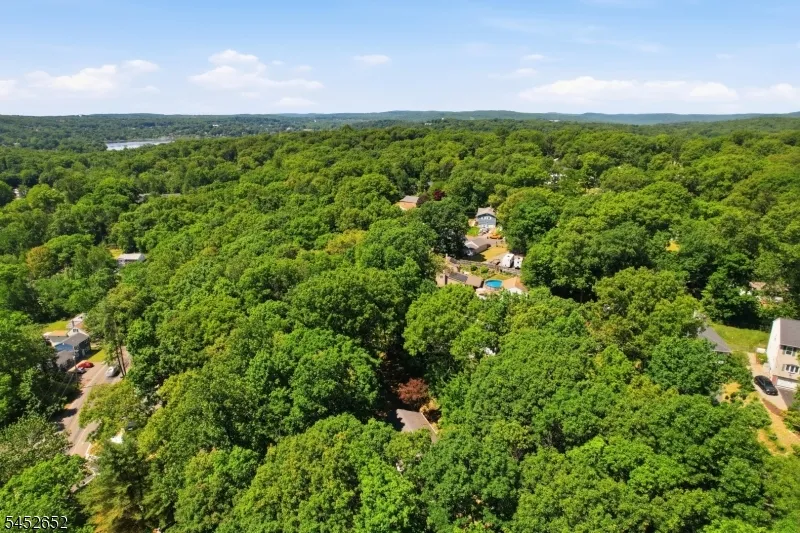 3 Conklin Ave Hopatcong, NJ 07874