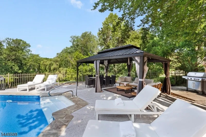 309 Greens Ridge Rd Greenwich, NJ 08886