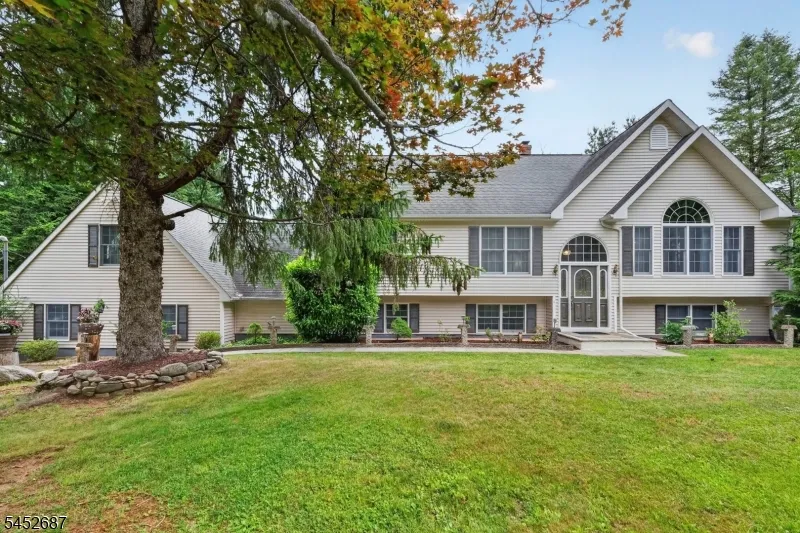 251 W Mountain Rd Sparta, NJ 07871