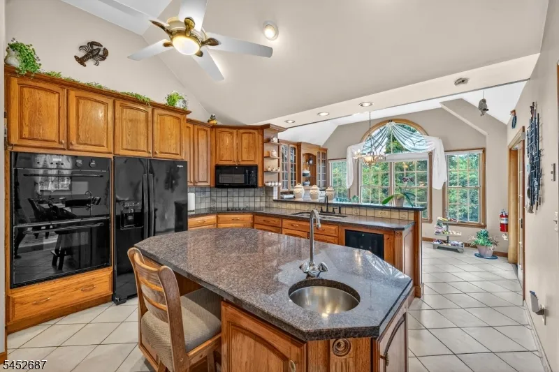 251 W Mountain Rd Sparta, NJ 07871