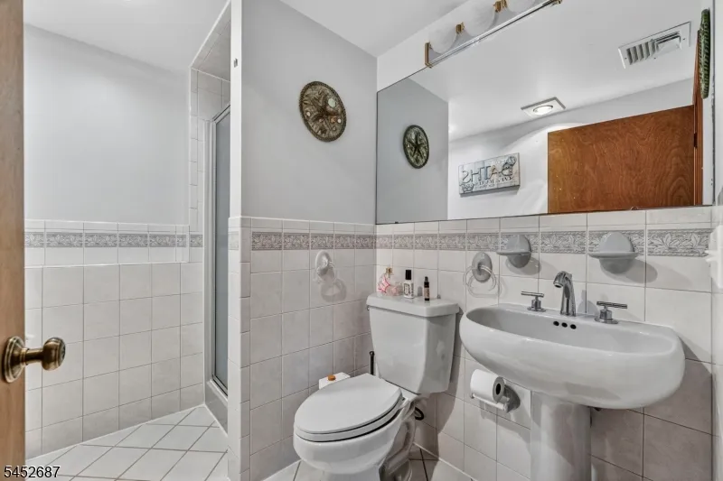 251 W Mountain Rd Sparta, NJ 07871