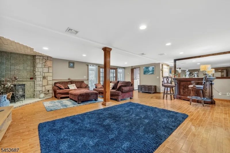 251 W Mountain Rd Sparta, NJ 07871