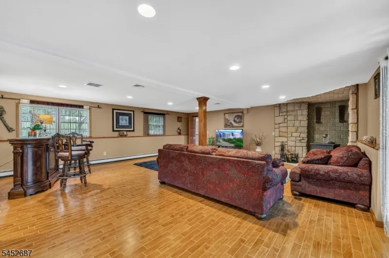251 W Mountain Rd Sparta, NJ 07871