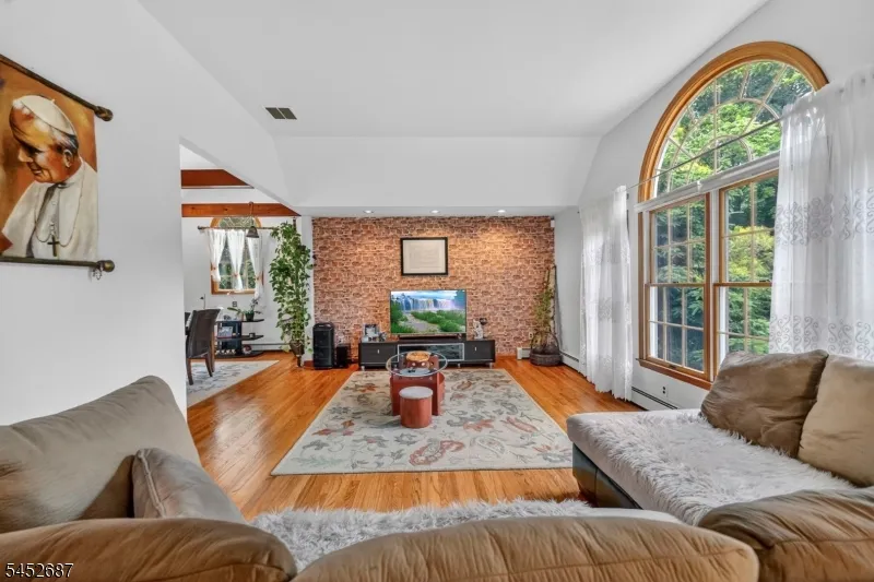 251 W Mountain Rd Sparta, NJ 07871