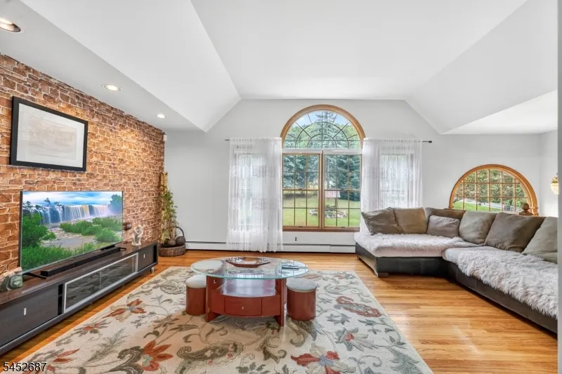 251 W Mountain Rd Sparta, NJ 07871