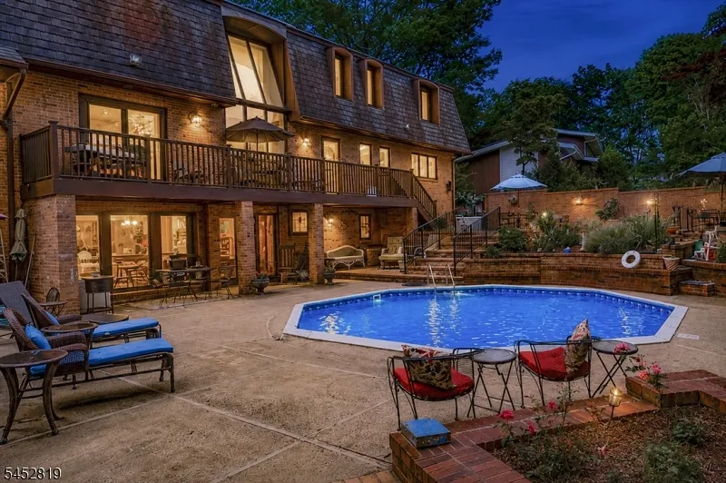 203 Harwood Pl Paramus, NJ 07652