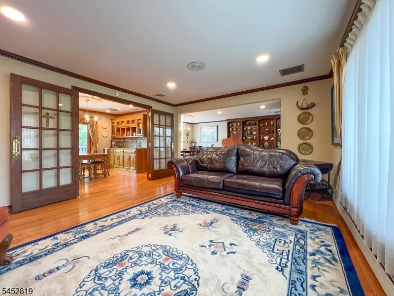 203 Harwood Pl Paramus, NJ 07652