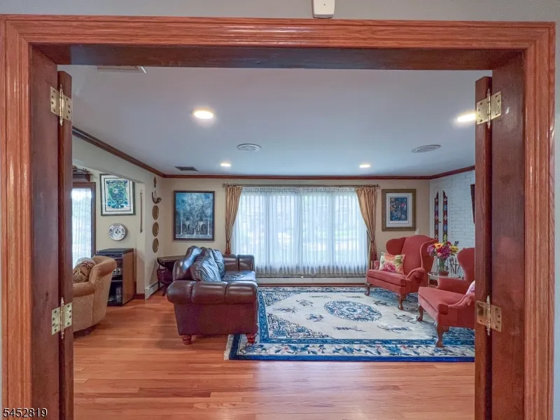203 Harwood Pl Paramus, NJ 07652