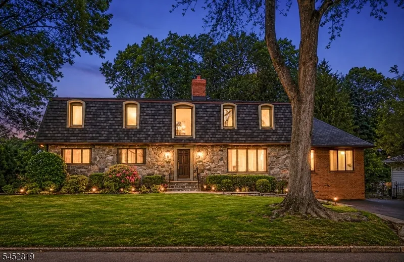 203 Harwood Pl Paramus, NJ 07652