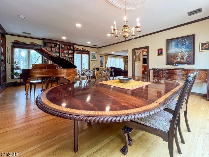 203 Harwood Pl Paramus, NJ 07652