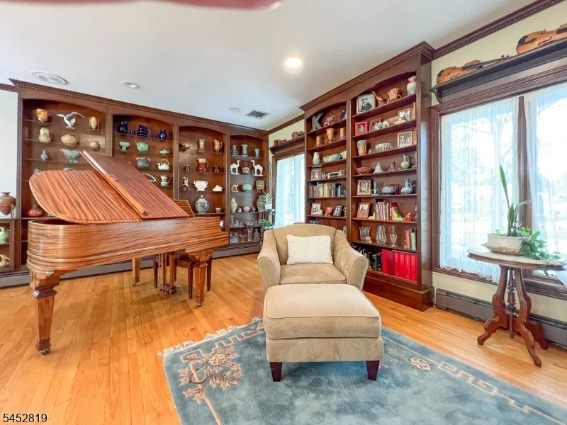 203 Harwood Pl Paramus, NJ 07652