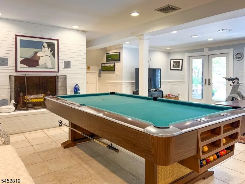 203 Harwood Pl Paramus, NJ 07652