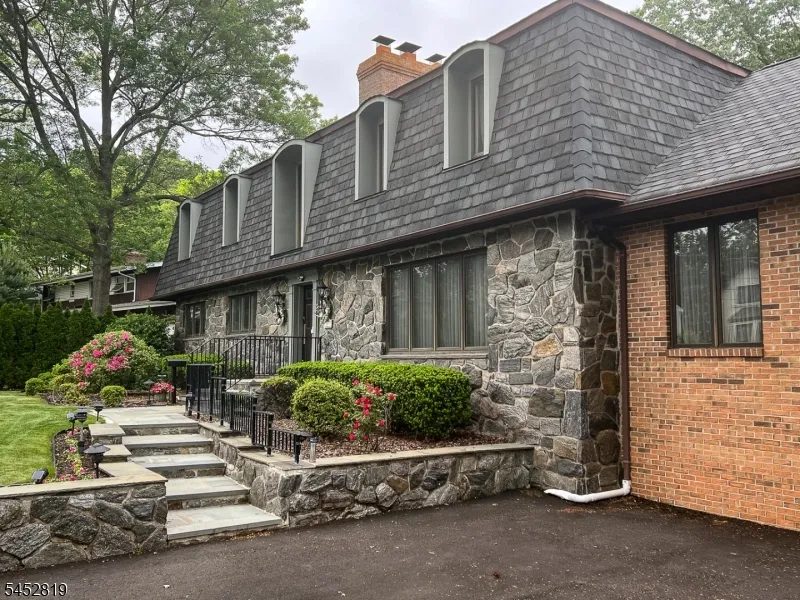 203 Harwood Pl Paramus, NJ 07652