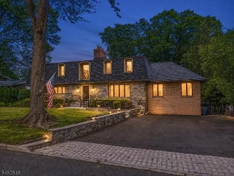 203 Harwood Pl Paramus, NJ 07652