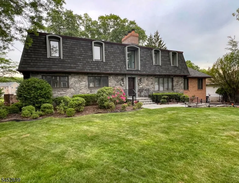 203 Harwood Pl Paramus, NJ 07652